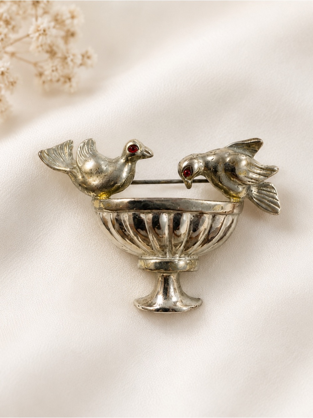 Jordache Brooch Two Birds at a Birdbath Locking Safety Clasp 1.5 x 2.5